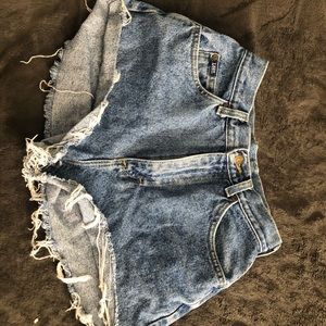 VINTAGE CUT OFF SHORTS